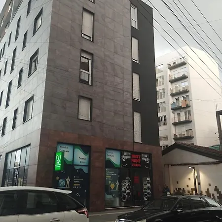 Rombald Square ティラナ